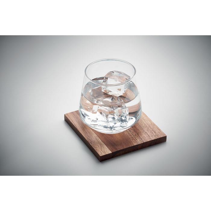 Glas mit Untersetzer