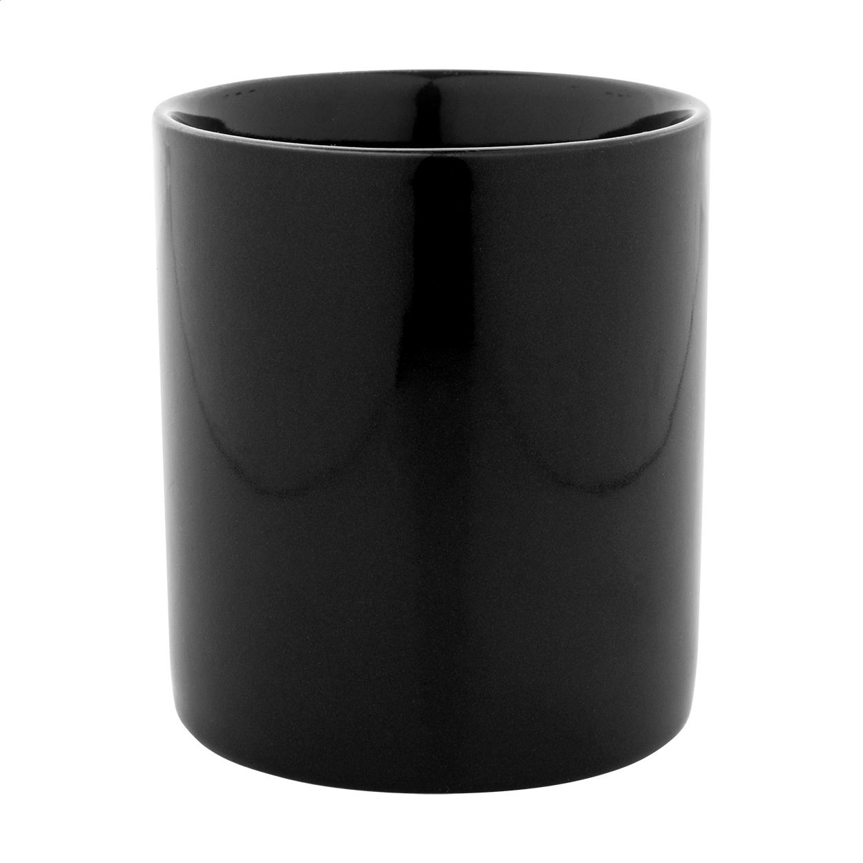 farbiger Keramikbecher