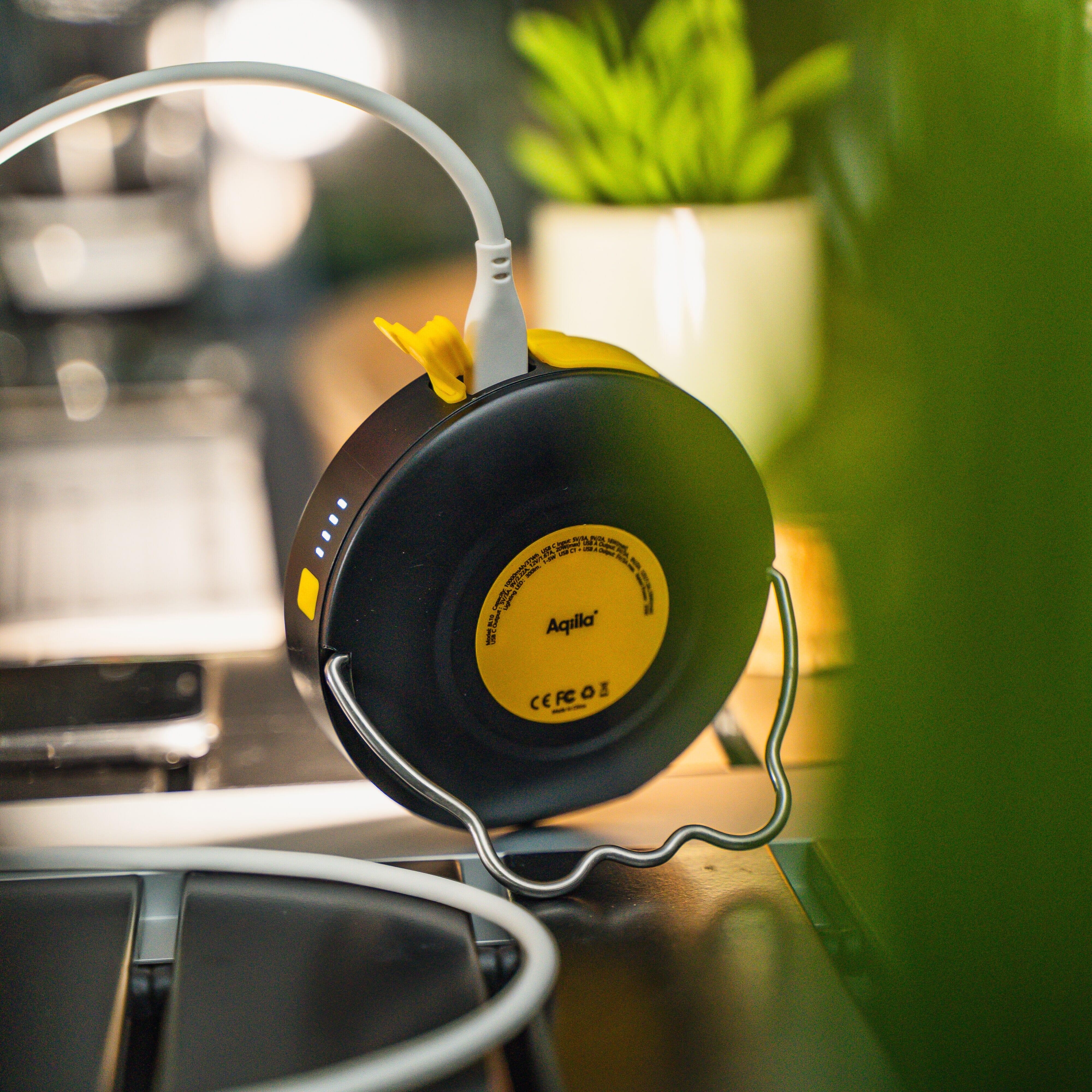 Aqiila Powerbird BL10 Taschenlampe und Powerbank 10.000 mAh