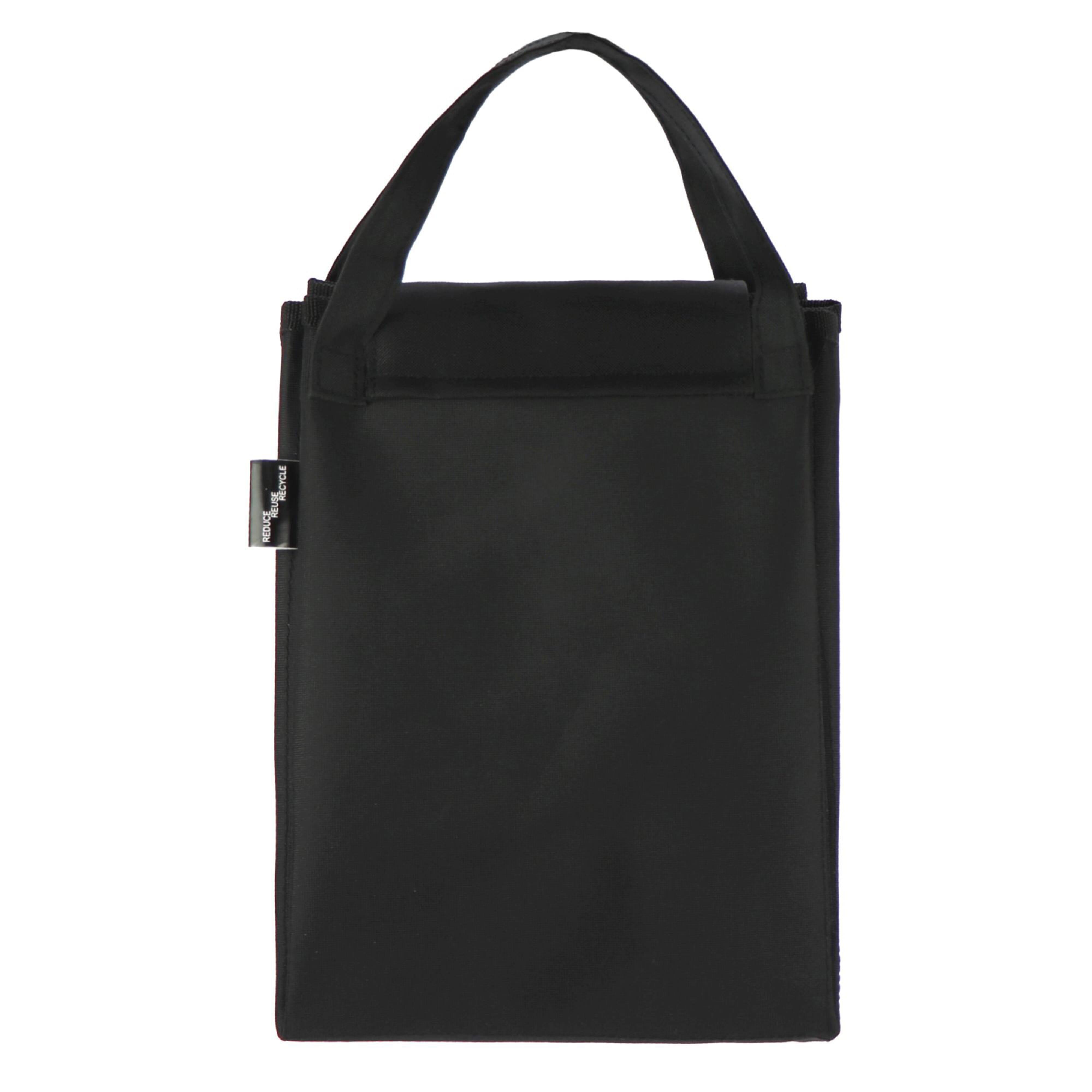 Gefaltete Kühltasche und Picknickmatte