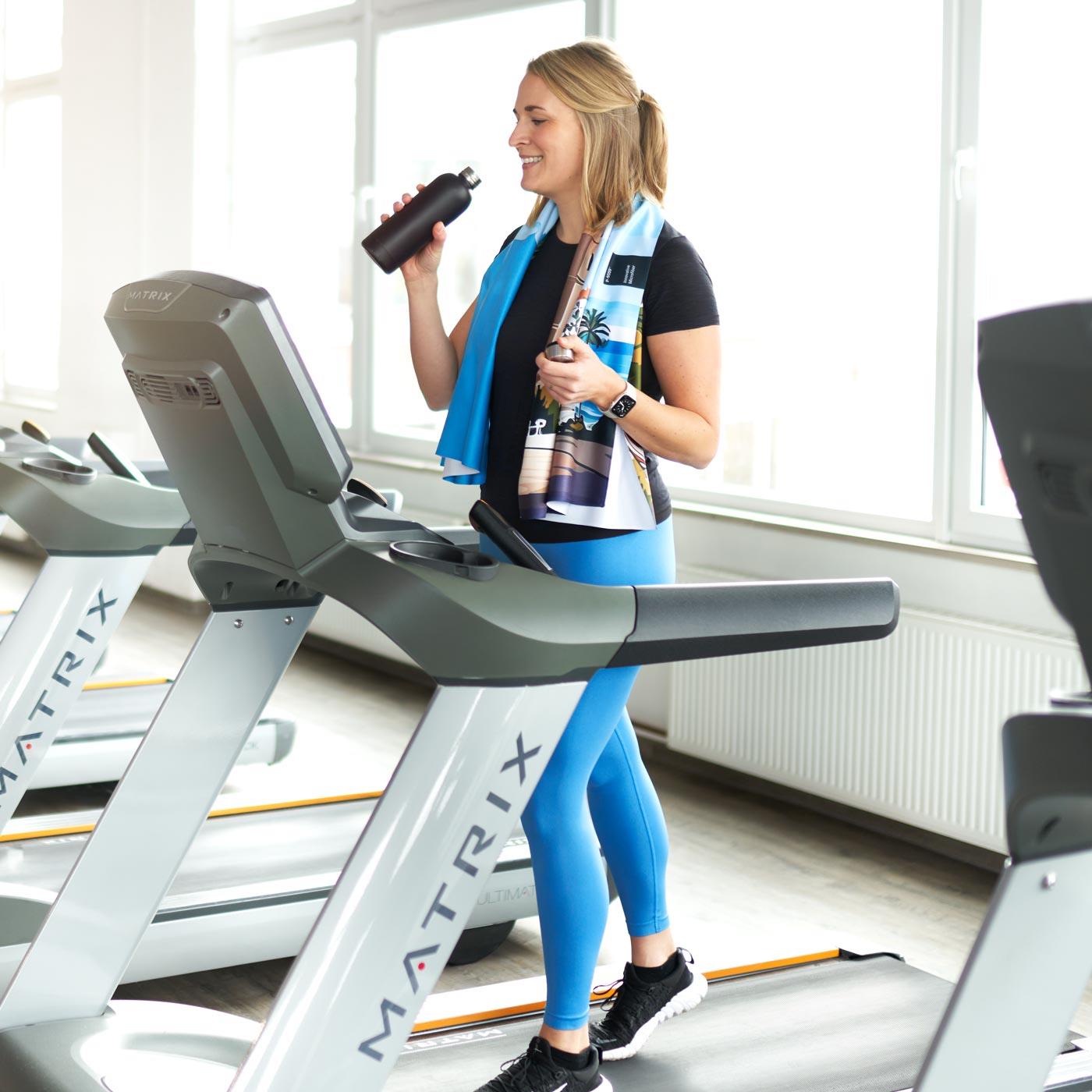 rPET ActiveTowel® Sports 180x70 cm im Polybeutel mit Klappkarte, All-Inklusive-Paket