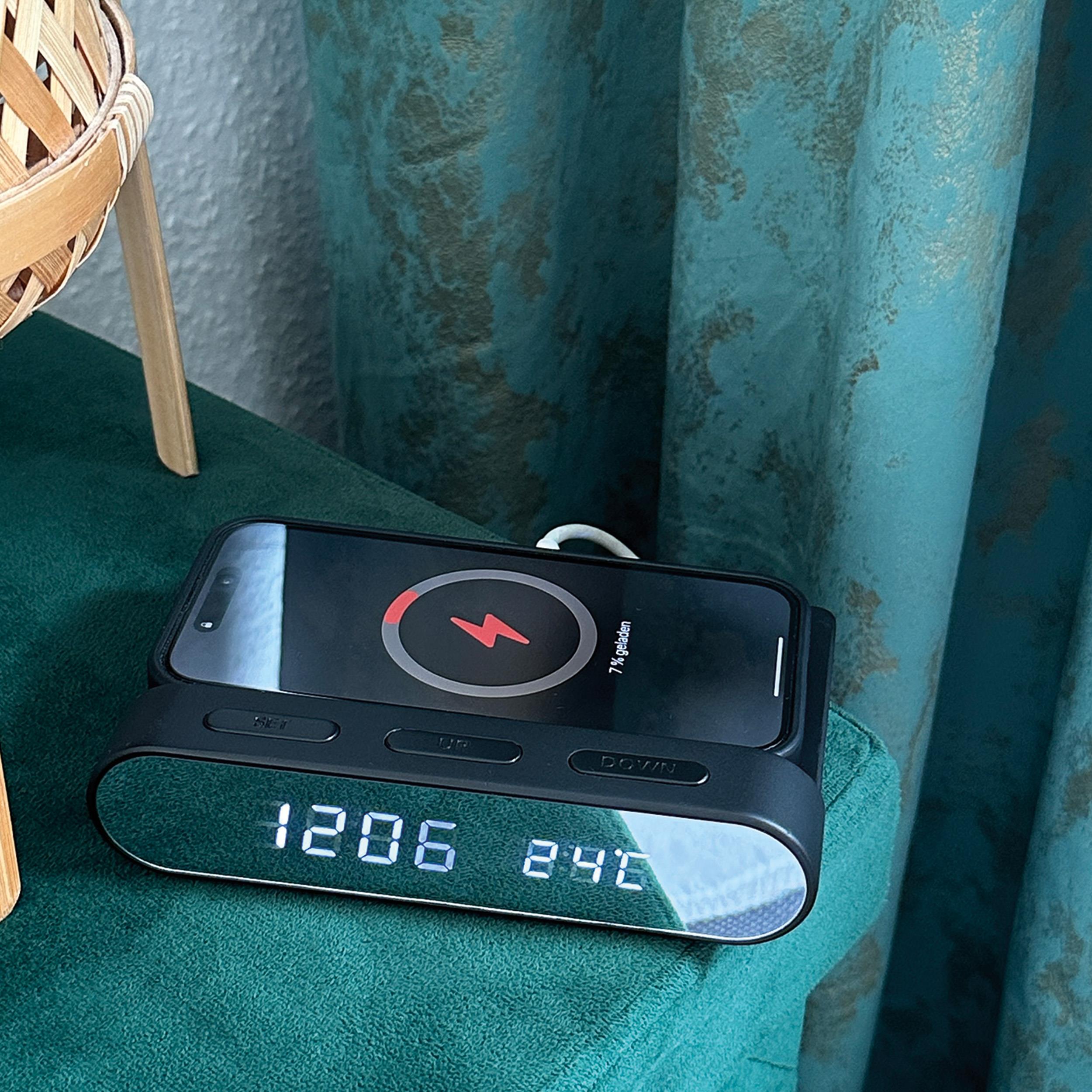 Wecker und Wireless charger Adelaine