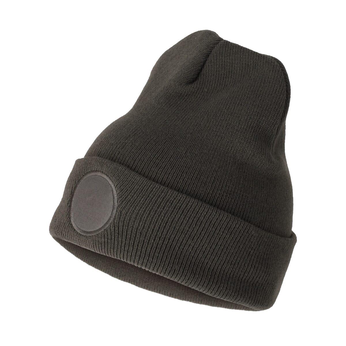 Niltons Strickmütze mit rundem Aufnäher